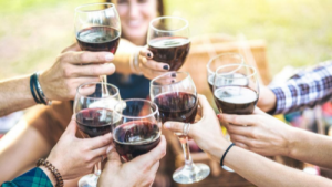Чаша червено вино на ден за детокс и възстановяване